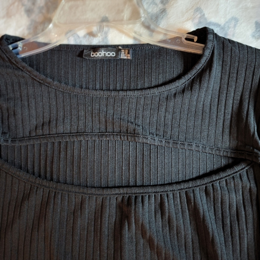 BooHoo Peekaboo Top - 18